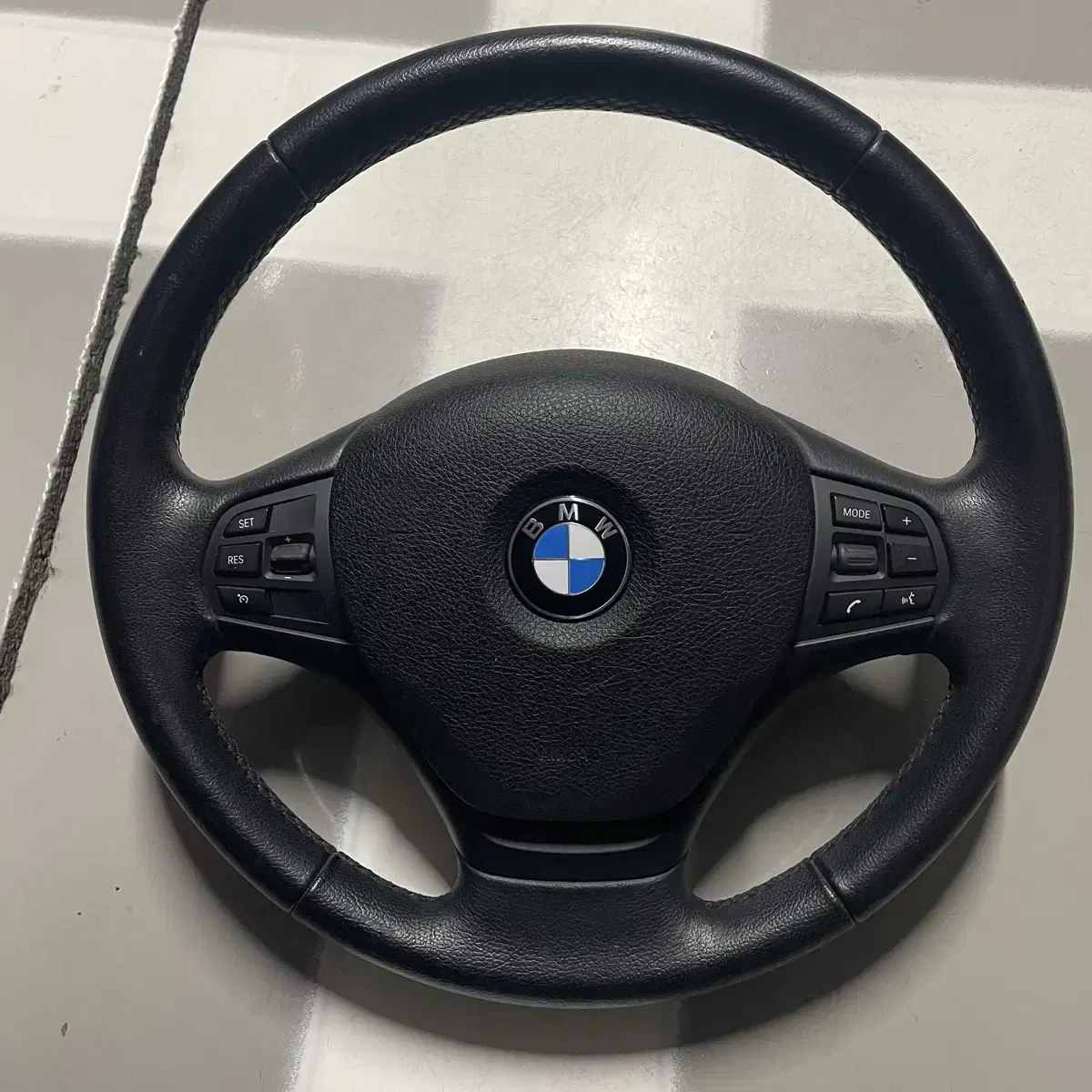 f30 320i 순정핸들 판매합니다.